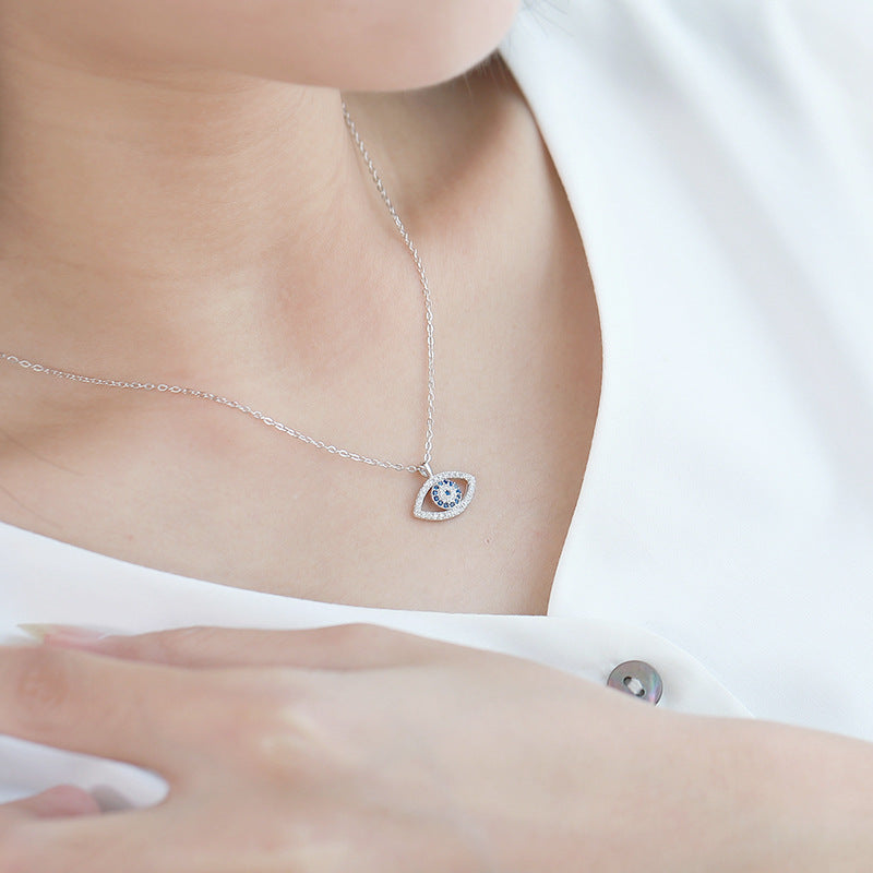 Heart Shaped Four Leaf Clover Pendant Necklace